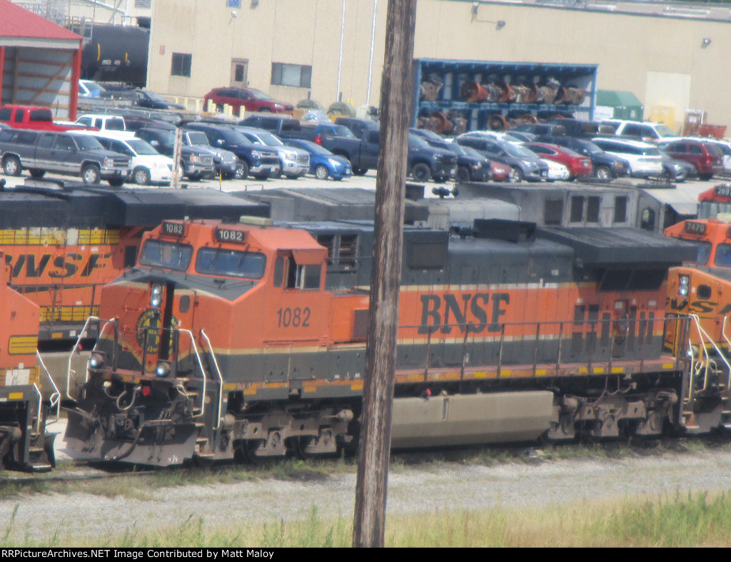 BNSF 1082